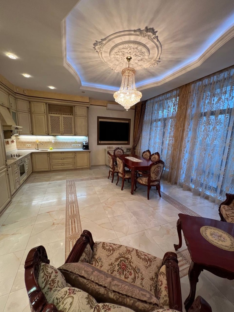 продажа трехкомнатной квартиры номер A-173369 в Приморском районе, фото номер 10